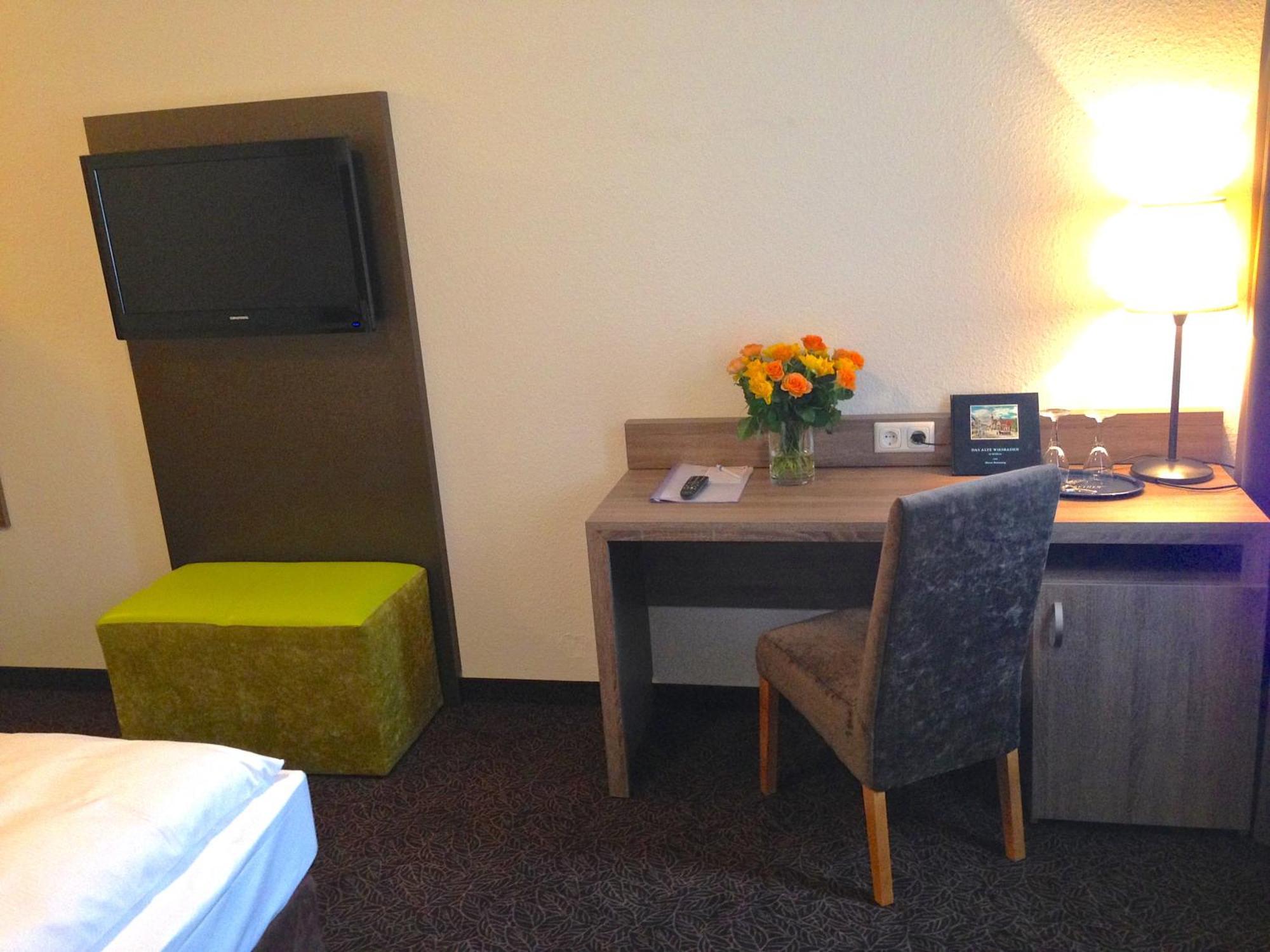 Single Room,681325407:JPEG